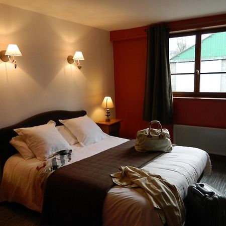 Logis - Auberge Du Colombier Guines Bagian luar foto