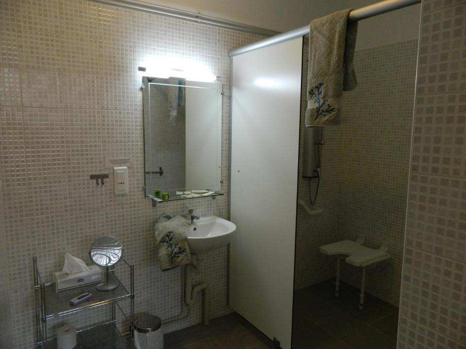 Logis - Auberge Du Colombier Guines Ruang foto