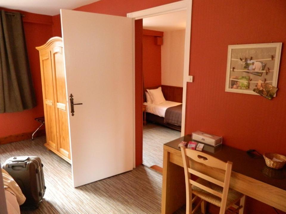 Logis - Auberge Du Colombier Guines Ruang foto